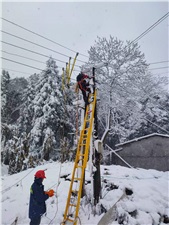 戰(zhàn)寒潮 保供電丨興能人浴“雪”奮戰(zhàn) 全力搶修護(hù)溫暖