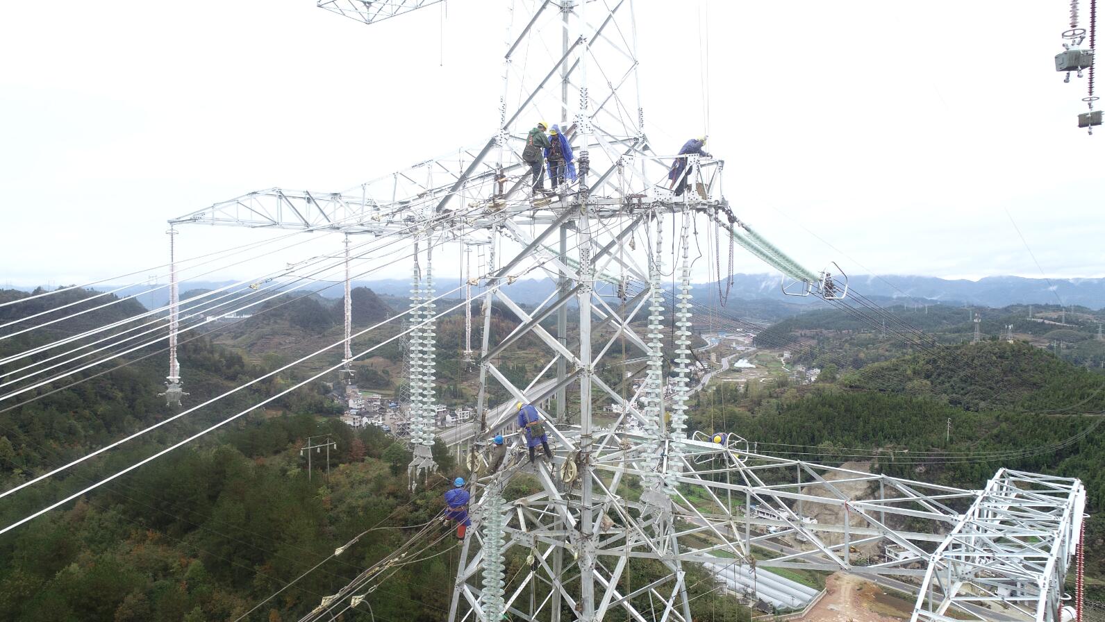 貴州省三穗至施秉高速公路500KV及220kV電力線路遷改項目